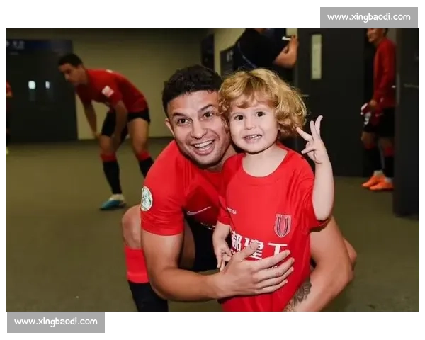 女球迷喊 “挡着我了”！小熊艾克森成进球 “障碍物”？